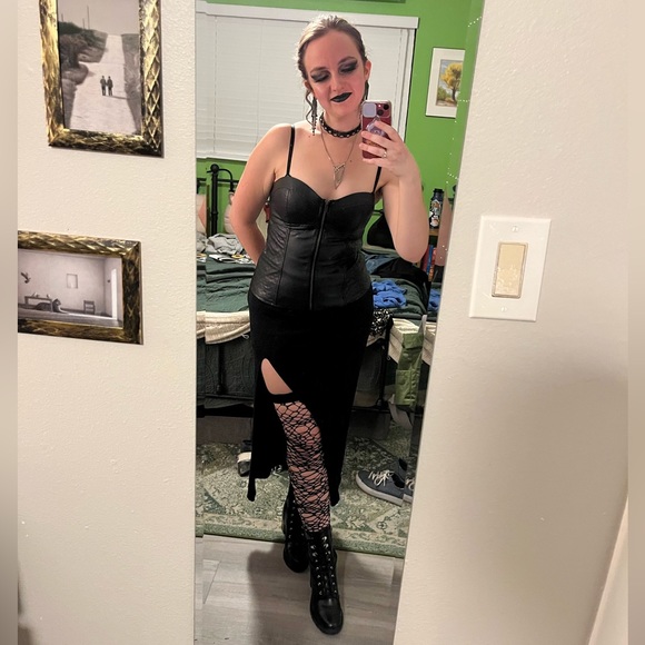 Meet your Posher, Gemma - Picture 3 of 7